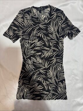 Karen Kane Black and White Palm-Print Short Sleeve Tee
